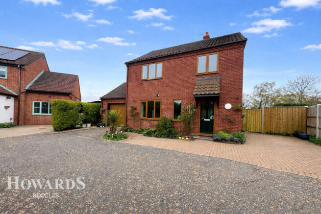 3 bed property, in Fuller's Close, £375,000