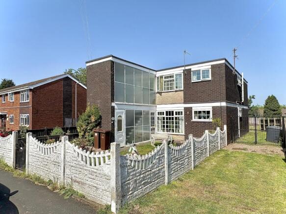 2 bed property, in Wesley Street, £82,500