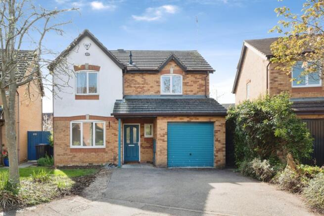 3 bed property, in Foxglove Court, £450,000