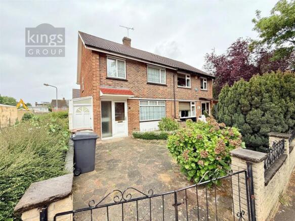 3 bed property, in Genever Close, £500,000