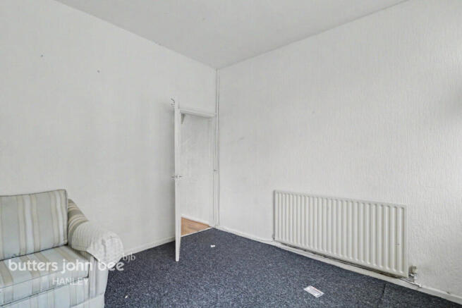 2 bed property, in Stoke-On-Trent ST6 4, £72,000