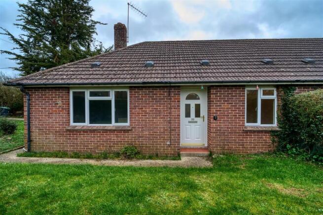 2 bed property, in Grosvenor Road, £225,000