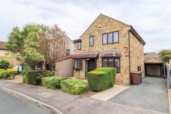 4 bed property, in Stonecroft, £365,000