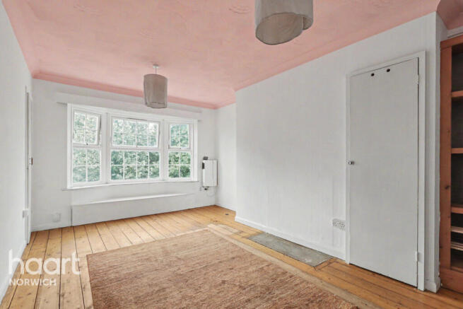 2 bed property, in Cowgate, £140,000