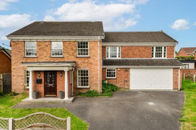 4 bed property, in Rowley Close, £550,000