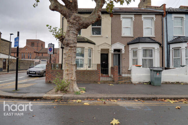 1 bed property, in Masterman Road, £155,000