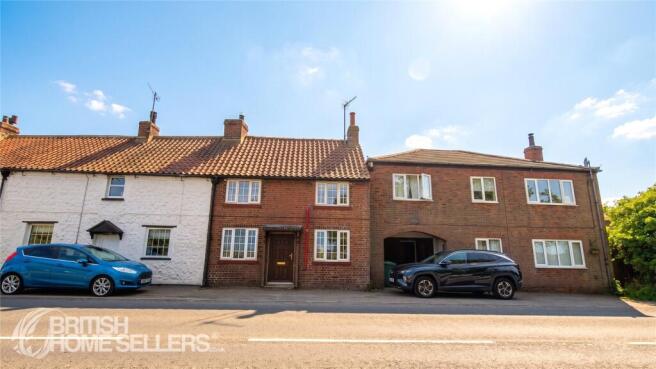 3 bed property, in Main Street, £170,000