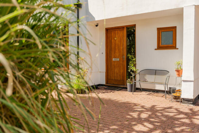 7 bed property, in Brooklands Road, £700,000