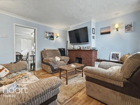 2 bed property, in High Street, £200,000