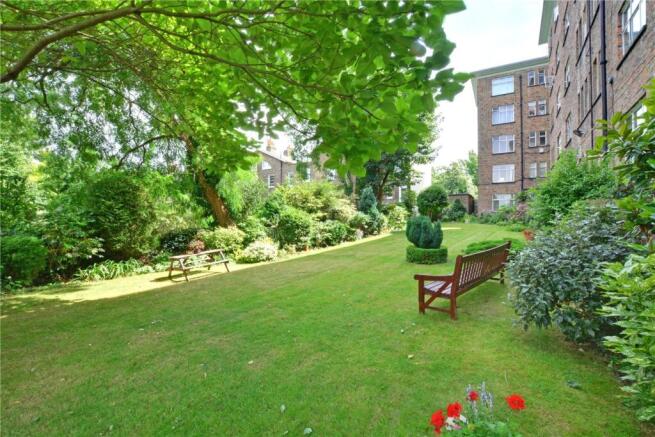 3 bed property, in The Lawns, £575,000