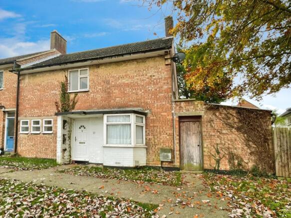 3 bed property, in Hillfield Avenue, £375,000