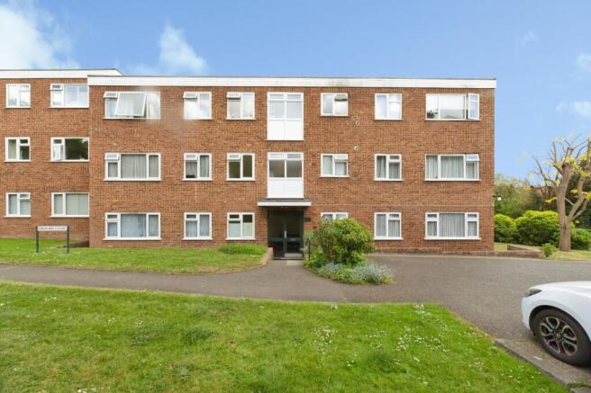 2 bed property, in Green Lane, £300,000