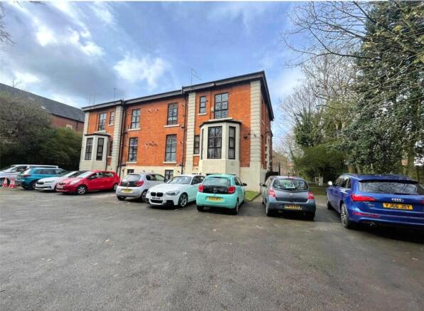 1 bed property, in Whalley Road, £130,000
