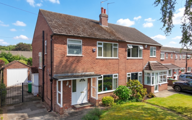 3 bed property, in Maple Road, £375,000