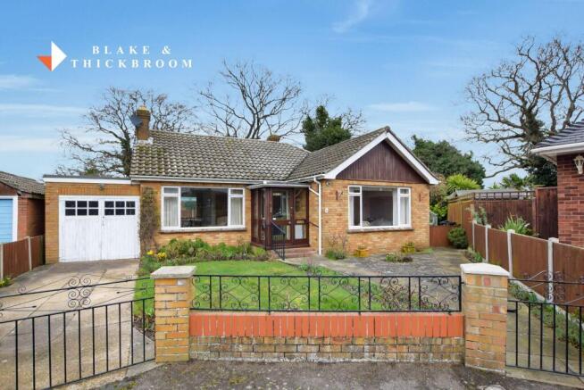 2 bed property, in Marina Gardens, £310,000