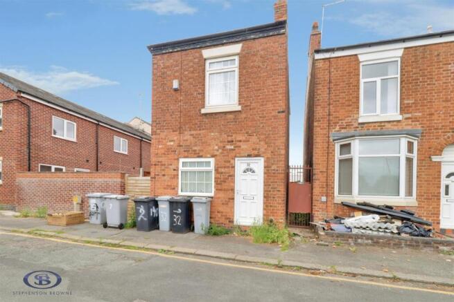 2 bed property, in St. Pauls Street, £100,000