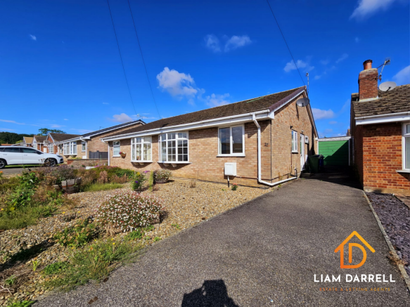 2 bed property, in Fountayne Road, £165,000