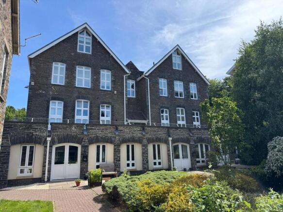 2 bed property, in Bryn Ardwyn, £168,000