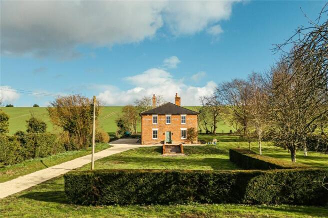 5 bed property, in Wantage Road, £1,575,000