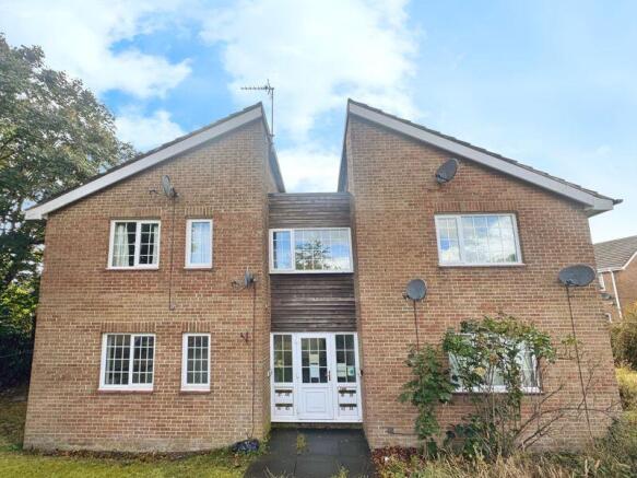 1 bed property, in Mollyfair Close, £50,000