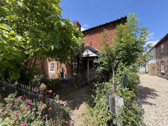 2 bed property, in Pixies Cottage, £160,000