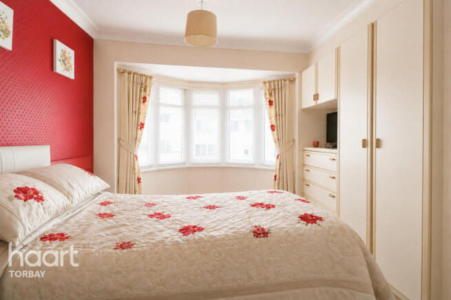 2 bed property, in Grange Road, £200,000