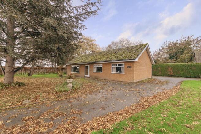 1 bed property, in Crackholt Lane, £225,000