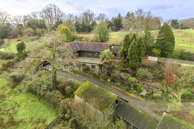 4 bed property, in Five Ashes, £950,000