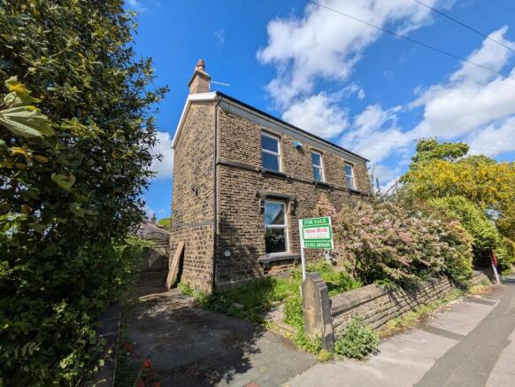 2 bed property, in Moor Lane, £190,000