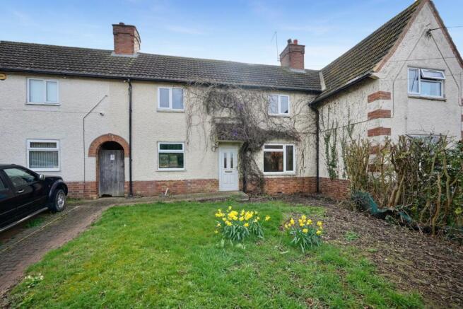 3 bed property, in Nags Head Lane, £225,000