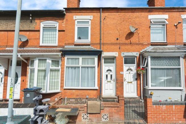 2 bed property, in Manor Farm Road, £165,000