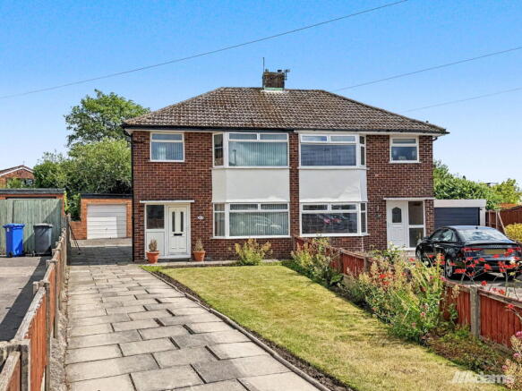 3 bed property, in Fieldway, £230,000