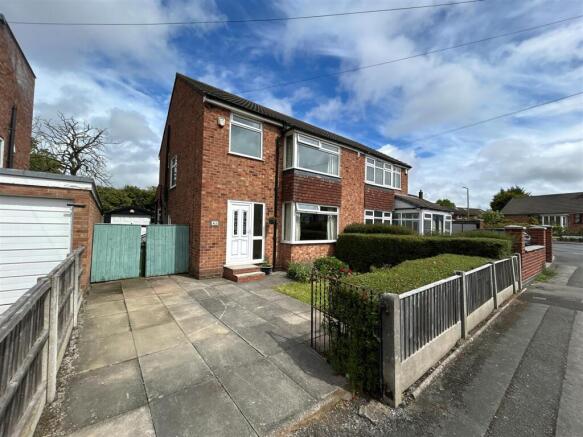 3 bed property, in Eastleigh Road, £335,000