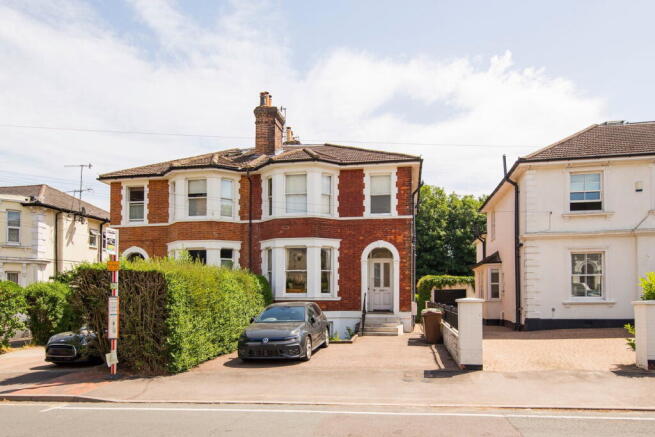 1 bed property, in Upper Grosvenor Road, £139,950