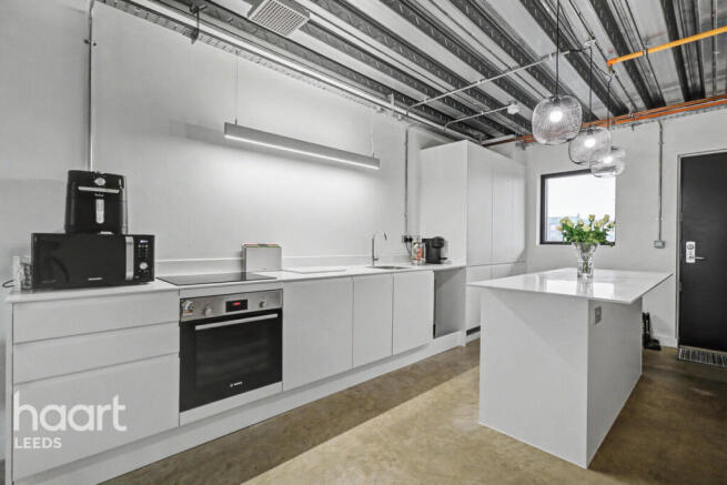 2 bed property, in Happy Walk, £300,000