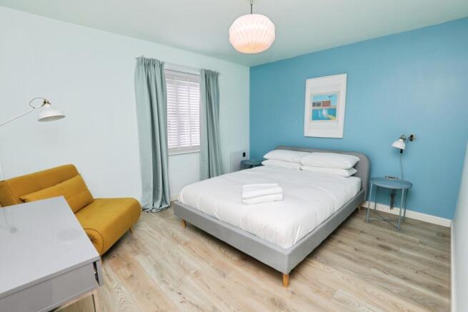 2 bed property, in Vauxhall Road, £130,000