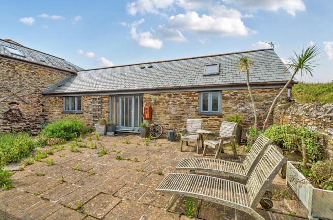 2 bed property, in Trehelles, £400,000
