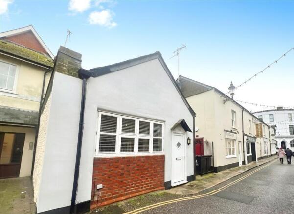 1 bed property, in Norfolk Street, £170,000