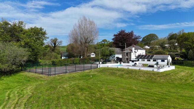 7 bed property, in Merrymeet, £800,000
