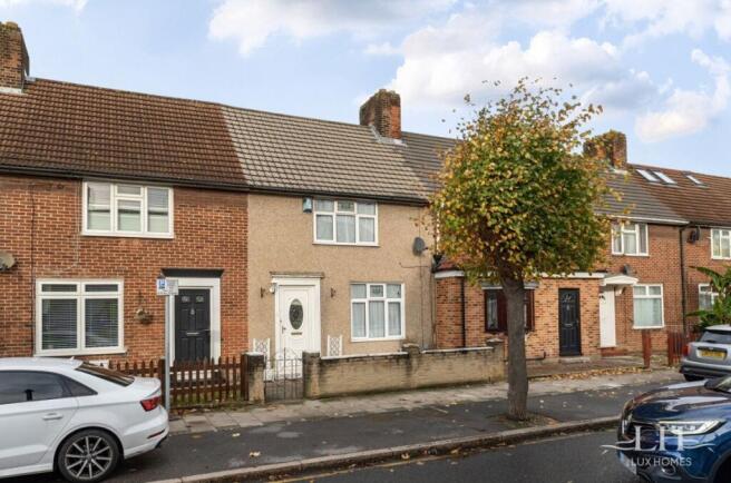 3 bed property, in Woodward Road, £400,000