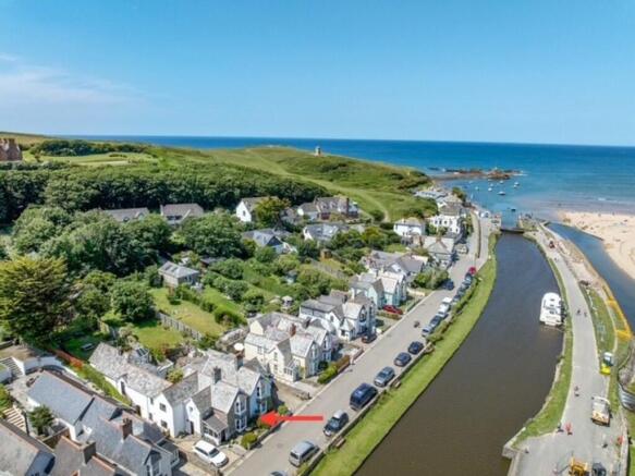 2 bed property, in Breakwater Road, £325,000