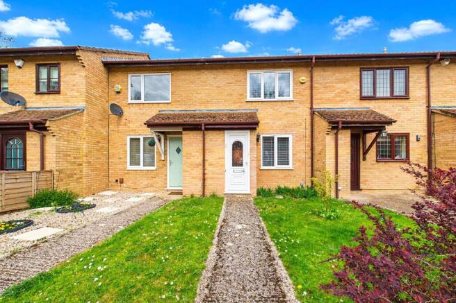 2 bed property, in Test Close, £275,000