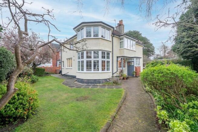 5 bed property, in Claremont Road, £859,995