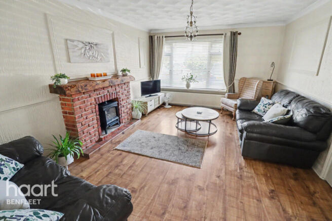3 bed property, in Birch Close, £425,000