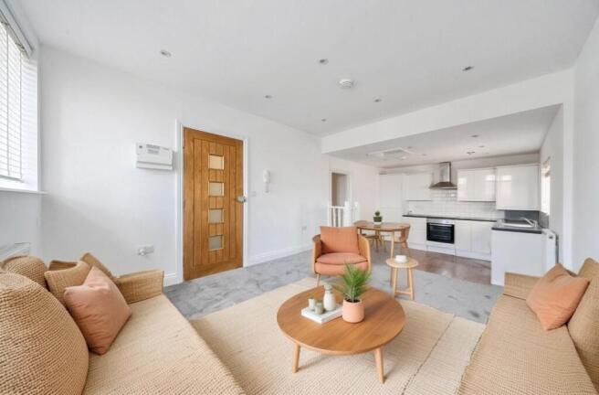 1 bed property, in High Street, £245,000