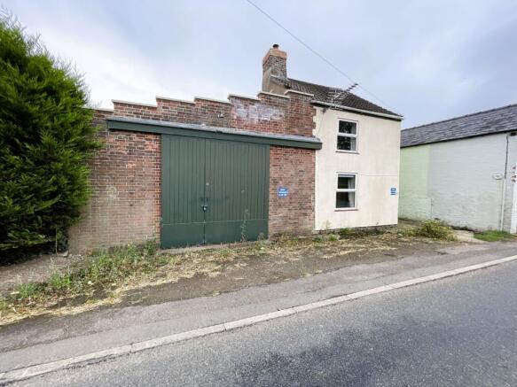 2 bed property, in Chapelgate, £200,000