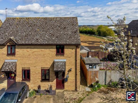 2 bed property, in Malt Lane, £270,000