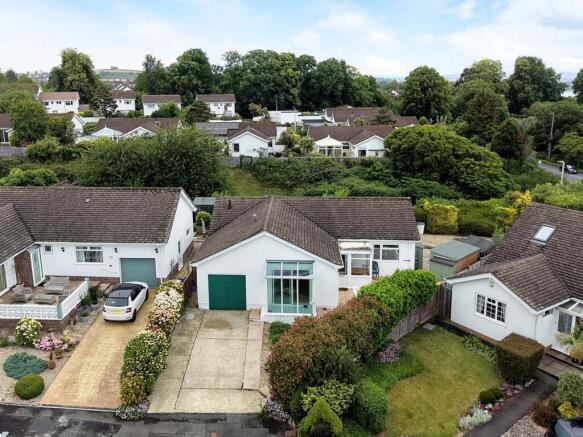 3 bed property, in Underwood Close, £425,000