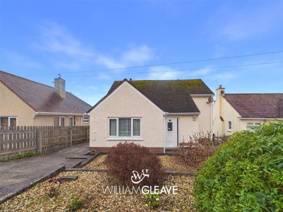 2 bed property, in Vincent Avenue, £250,000