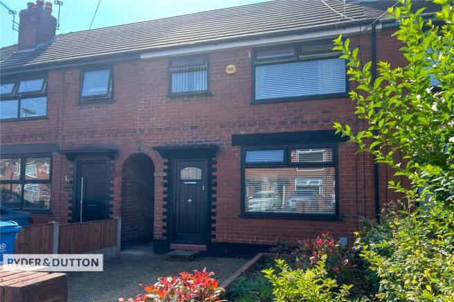 3 bed property, in Berkeley Avenue, £200,000